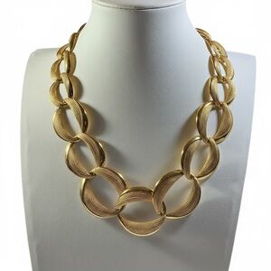 Vintage Signed Napier Gold Tone Textured Oval Link Statement Necklace